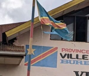 Butembo : à Vulamba, un drapeau national en lambeaux, symbole d’un État fragilisé ?