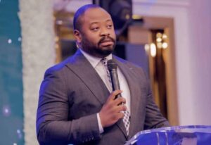 RDC : Moïse Mbiye sonne la fin de la dérive politique dans les églises et recadre les pasteurs fascinés par le débat constitutionnel
