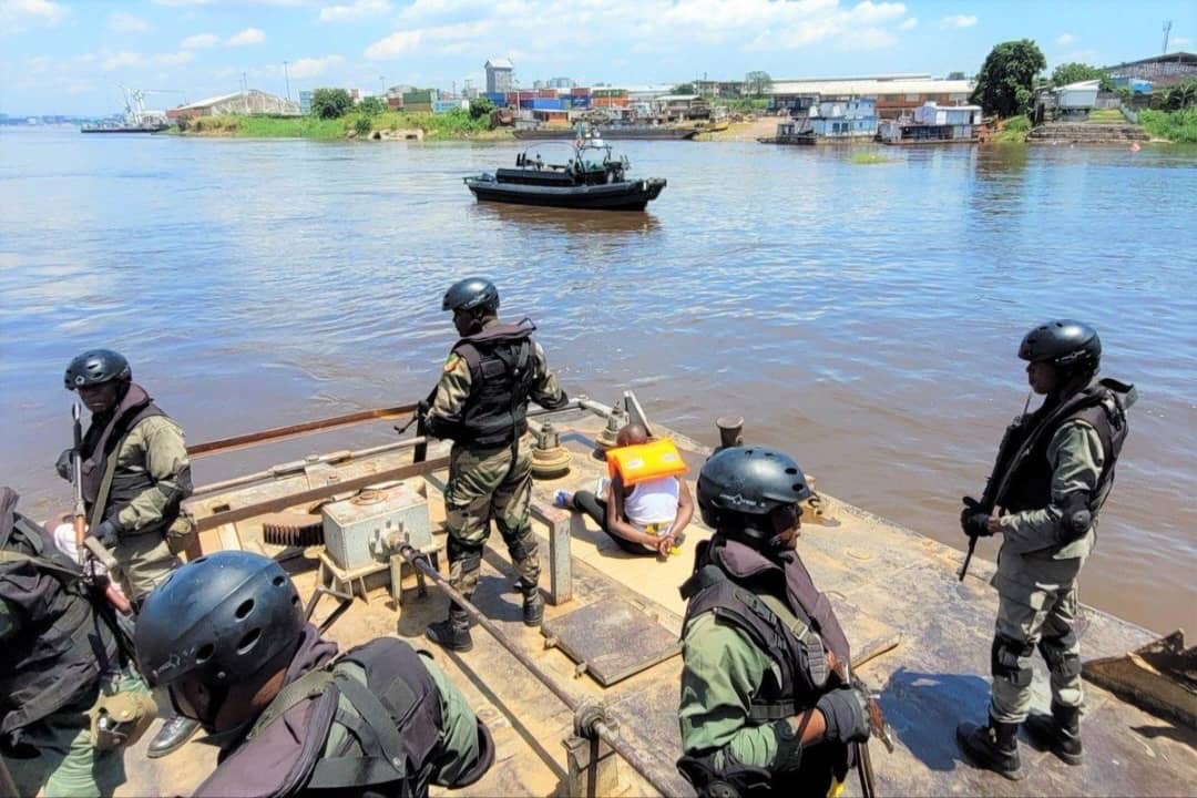 Fleuve Congo : deux militaires arrêtés, trois portés disparus… les failles de la frontière entre Kinshasa et Brazzaville exposées